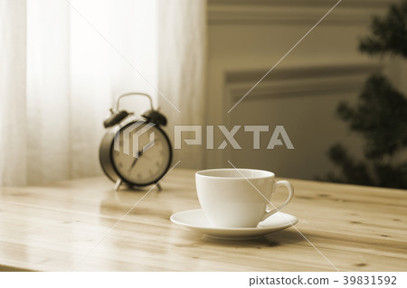 像擺台一樣的名古屋陶器,1鈴日本黃色盆景。脆皮杯。 像擺台一樣的名古屋陶器,1鈴日本黃色盆景。脆皮杯。 39831592