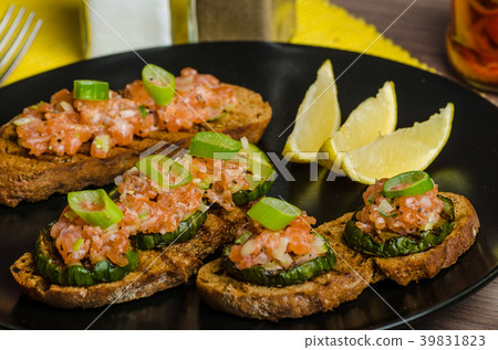 Salmon tartar Salmon tartar 39831823