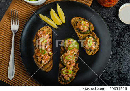 Salmon tartar Salmon tartar 39831826