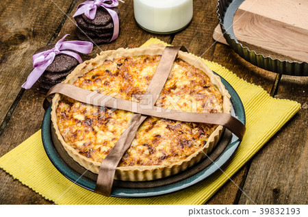Vegetarian quiche and biscuits dark chocolate 39832193
