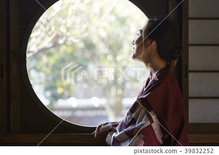獨自旅行的溫泉旅行女孩 獨自旅行的溫泉旅行女孩 39832252
