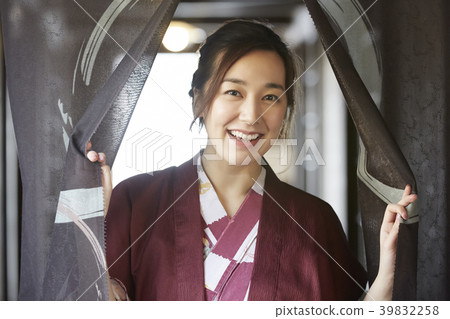 Hot spring trip girl traveling alone 39832258