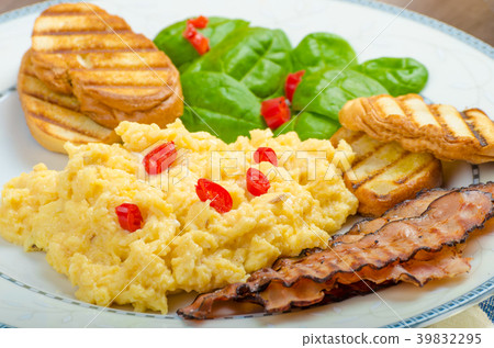 Scrambled eggs with toast and fresh salad 39832295