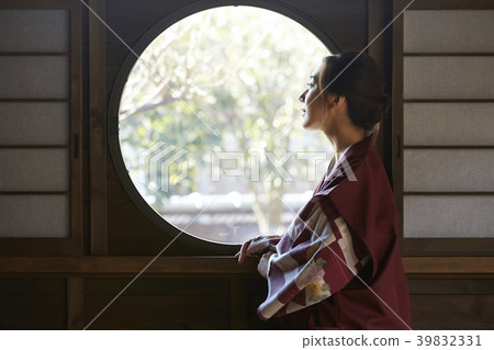 Hot spring trip girl traveling alone 39832331