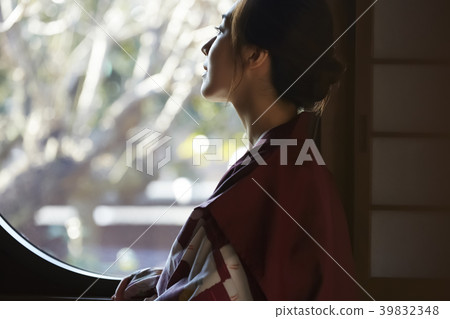 Hot spring trip girl traveling alone 39832348