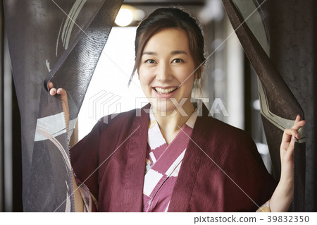 Hot spring trip girl traveling alone 39832350