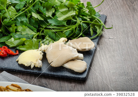 Rustic vegetarian omelette 39832528