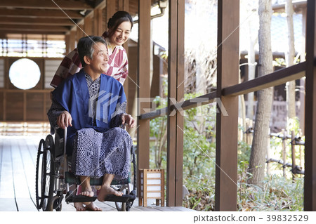 去溫泉旅行的家庭 39832529