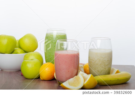 Fresh homemade smoothie 39832600