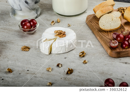 Fresh camembert from organic farms Fresh camembert from organic farms 39832612