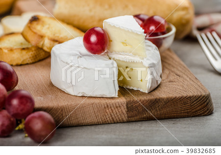 Fresh camembert from organic farms Fresh camembert from organic farms 39832685