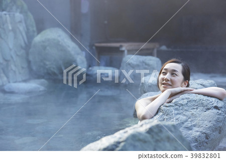 溫泉女人肖像 39832801