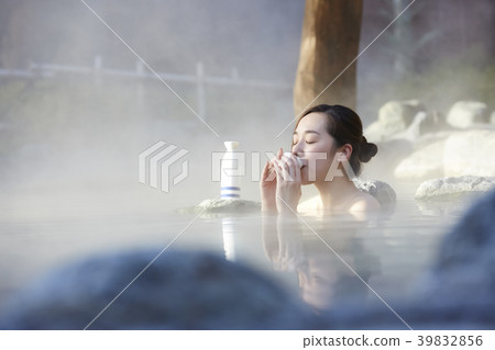 溫泉女人肖像 溫泉女人肖像 39832856