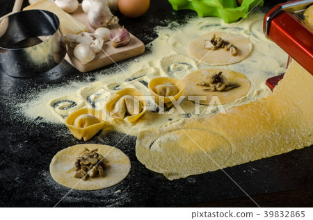 Making pasta from italian flour semolina 39832865