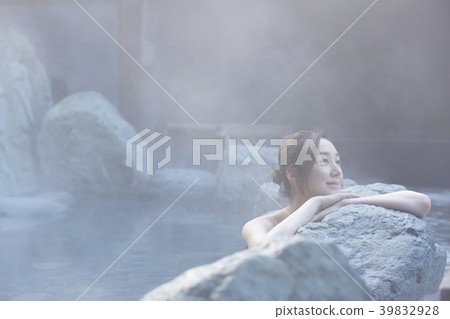 Hot spring woman portrait Hot spring woman portrait 39832928