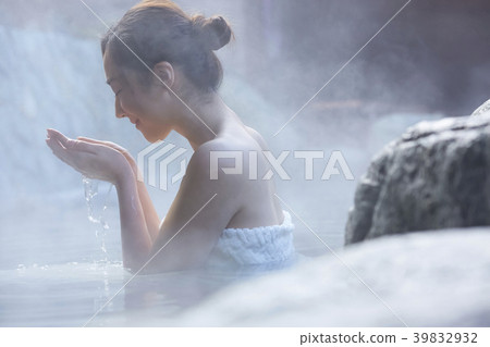 Hot spring woman portrait Hot spring woman portrait 39832932