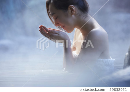 Hot spring woman portrait 39832951