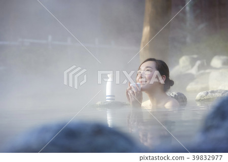 Hot spring woman portrait 39832977