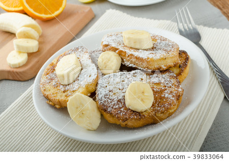 French toast to sweet, with banana sprinkled with sugar French toast to sweet, with banana sprinkled with sugar 39833064