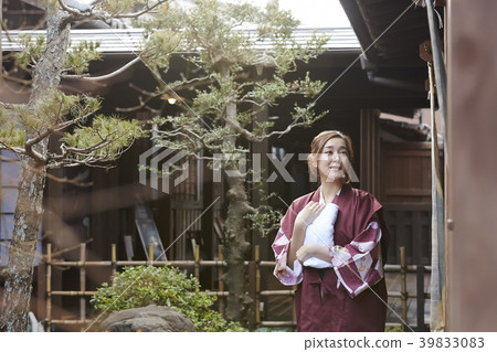 Hot spring woman portrait Hot spring woman portrait 39833083
