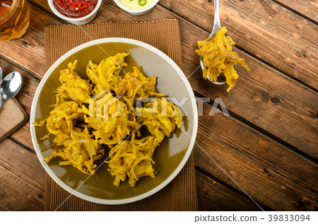 Onion bhajis, czech beer 39833094