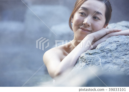 Hot spring woman portrait 39833101