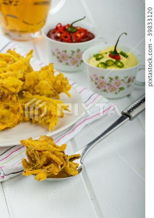 Onion bhajis, czech beer 39833120