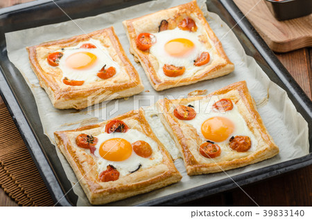 Tomato, Egg, and Prosciutto Tart 39833140