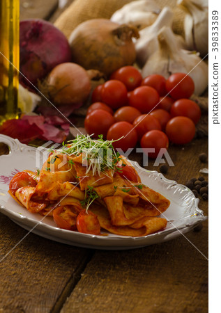 Pasta arrabiata with chilli and garlic organic 39833389