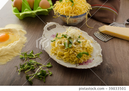 Spaghetti carbonara Spaghetti carbonara 39833501