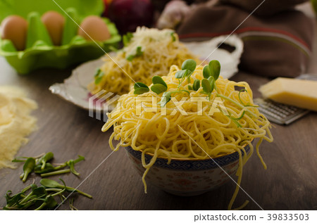 Spaghetti carbonara Spaghetti carbonara 39833503