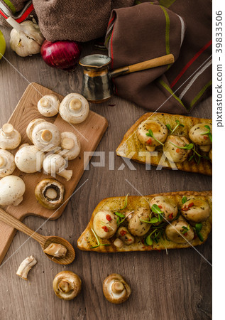 Wild mushrooms on toast 39833506