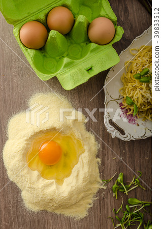 Spaghetti carbonara Spaghetti carbonara 39833512