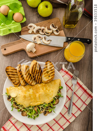 Mushroom and Microgreen Omelet 39833518