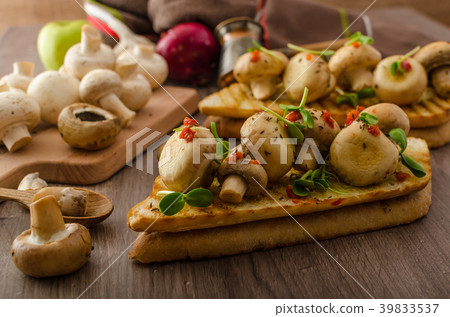 Wild mushrooms on toast Wild mushrooms on toast 39833537
