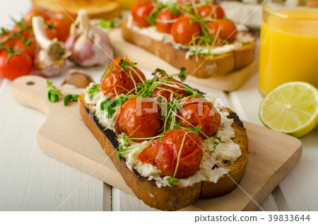 Roasted Cherry Tomato Sauce and Ricotta on Toast Roasted Cherry Tomato Sauce and Ricotta on Toast 39833644