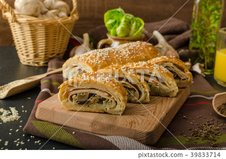 Roll out puff pastry stuffed Roll out puff pastry stuffed 39833714