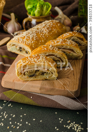 Roll out puff pastry stuffed Roll out puff pastry stuffed 39833718