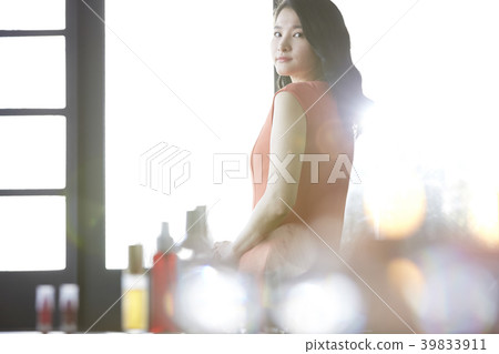 Woman dress up Woman dress up 39833911