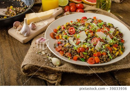 Warm salad of lentils, bio healthy Warm salad of lentils, bio healthy 39833936
