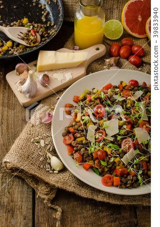 Warm salad of lentils, bio healthy Warm salad of lentils, bio healthy 39833940