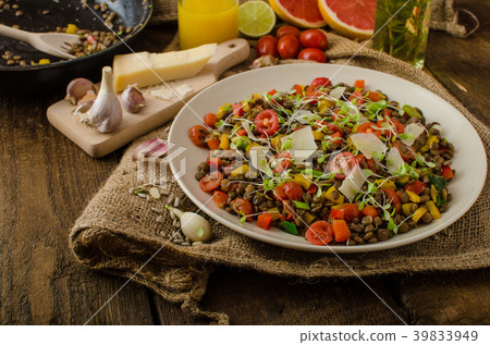 Warm salad of lentils, bio healthy Warm salad of lentils, bio healthy 39833949