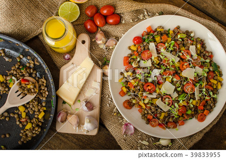 Warm salad of lentils, bio healthy Warm salad of lentils, bio healthy 39833955