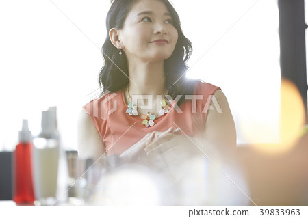 Female beauty image Female beauty image 39833963