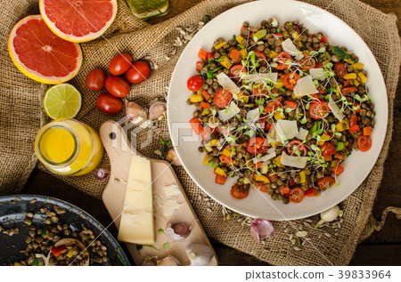Warm salad of lentils, bio healthy 39833964