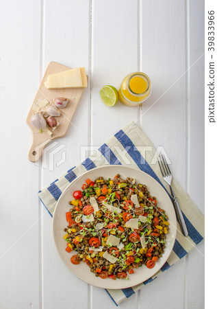 Warm salad of lentils, bio healthy Warm salad of lentils, bio healthy 39833966