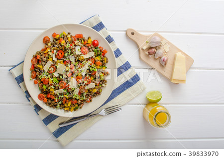 Warm salad of lentils, bio healthy Warm salad of lentils, bio healthy 39833970