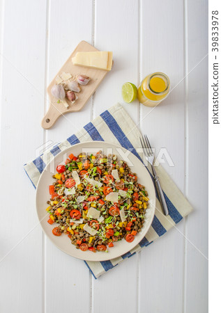 Warm salad of lentils, bio healthy Warm salad of lentils, bio healthy 39833978