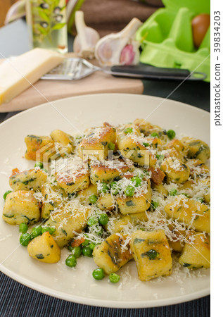 Homemade Gnocchi with Peas and Parmesan Homemade Gnocchi with Peas and Parmesan 39834203