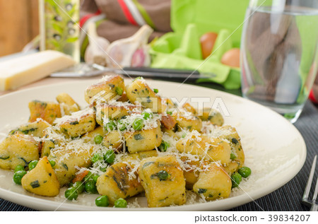 Homemade Gnocchi with Peas and Parmesan Homemade Gnocchi with Peas and Parmesan 39834207